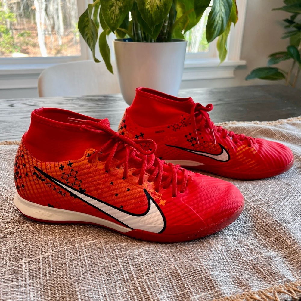 Nike Zoom Mercurial Superfly 9 Academy High Top Indoor Soccer Shoe